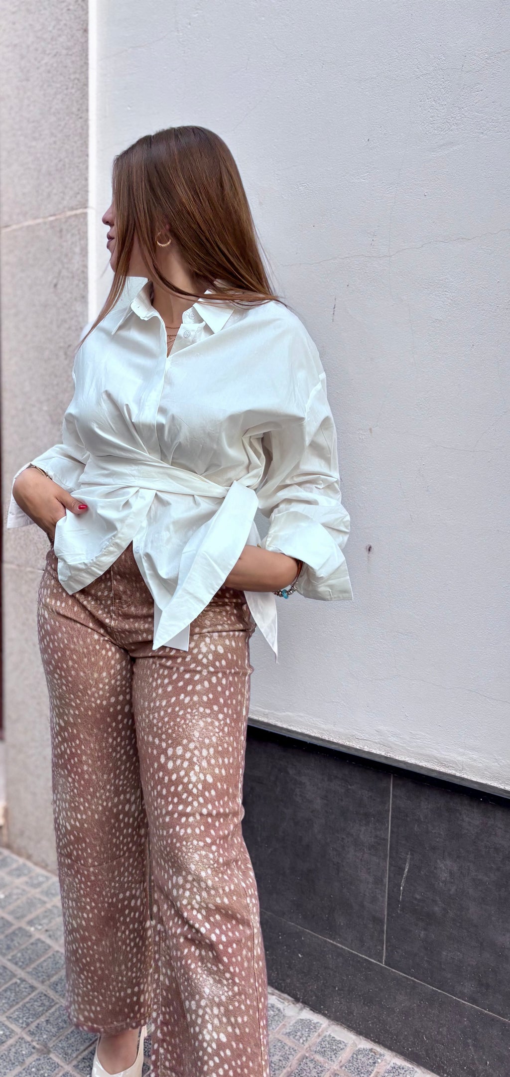 Pantalón Vaquero Estampado Moteado Marrón Rosado