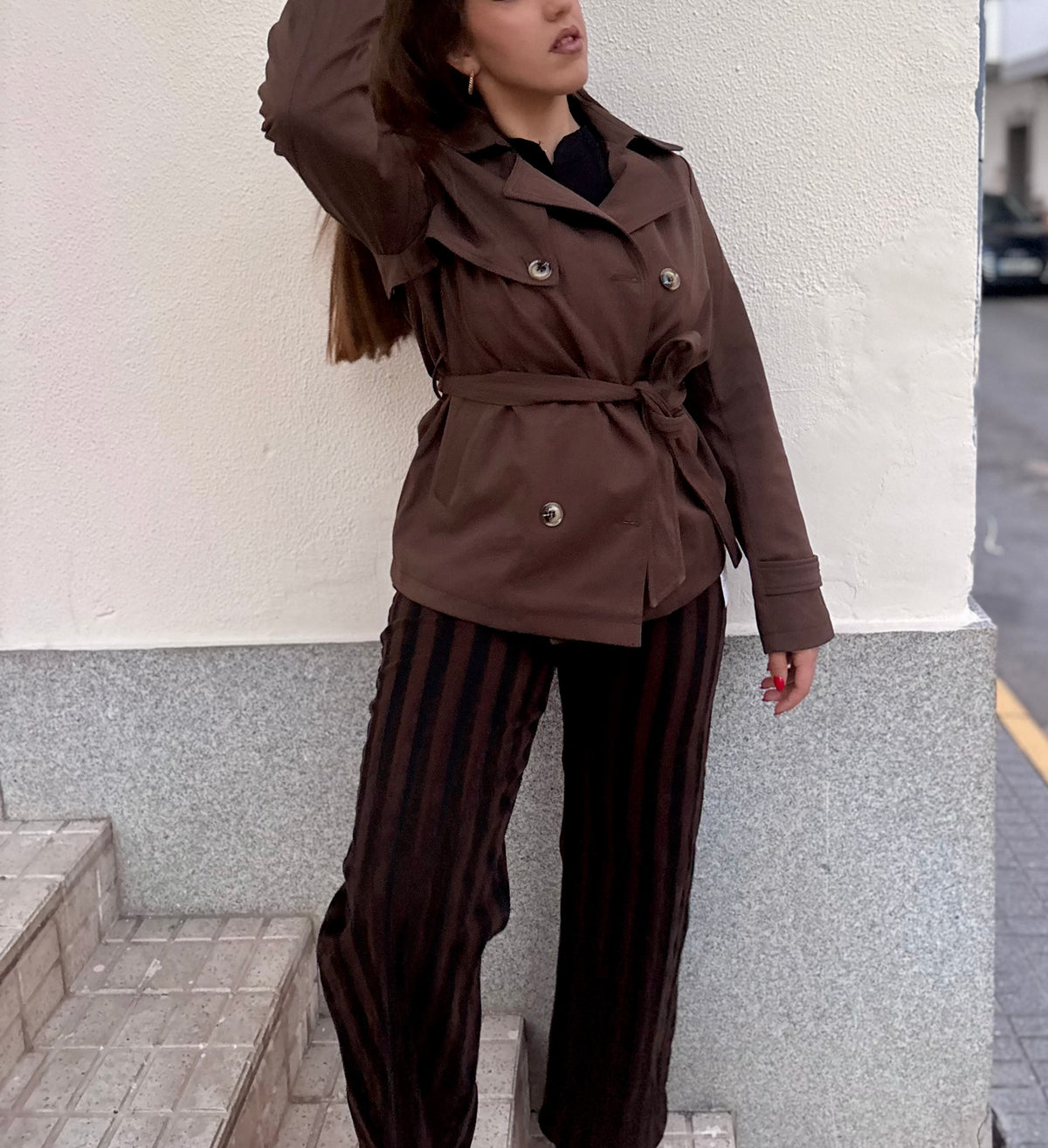 Gabardina Corta Beige con Botones