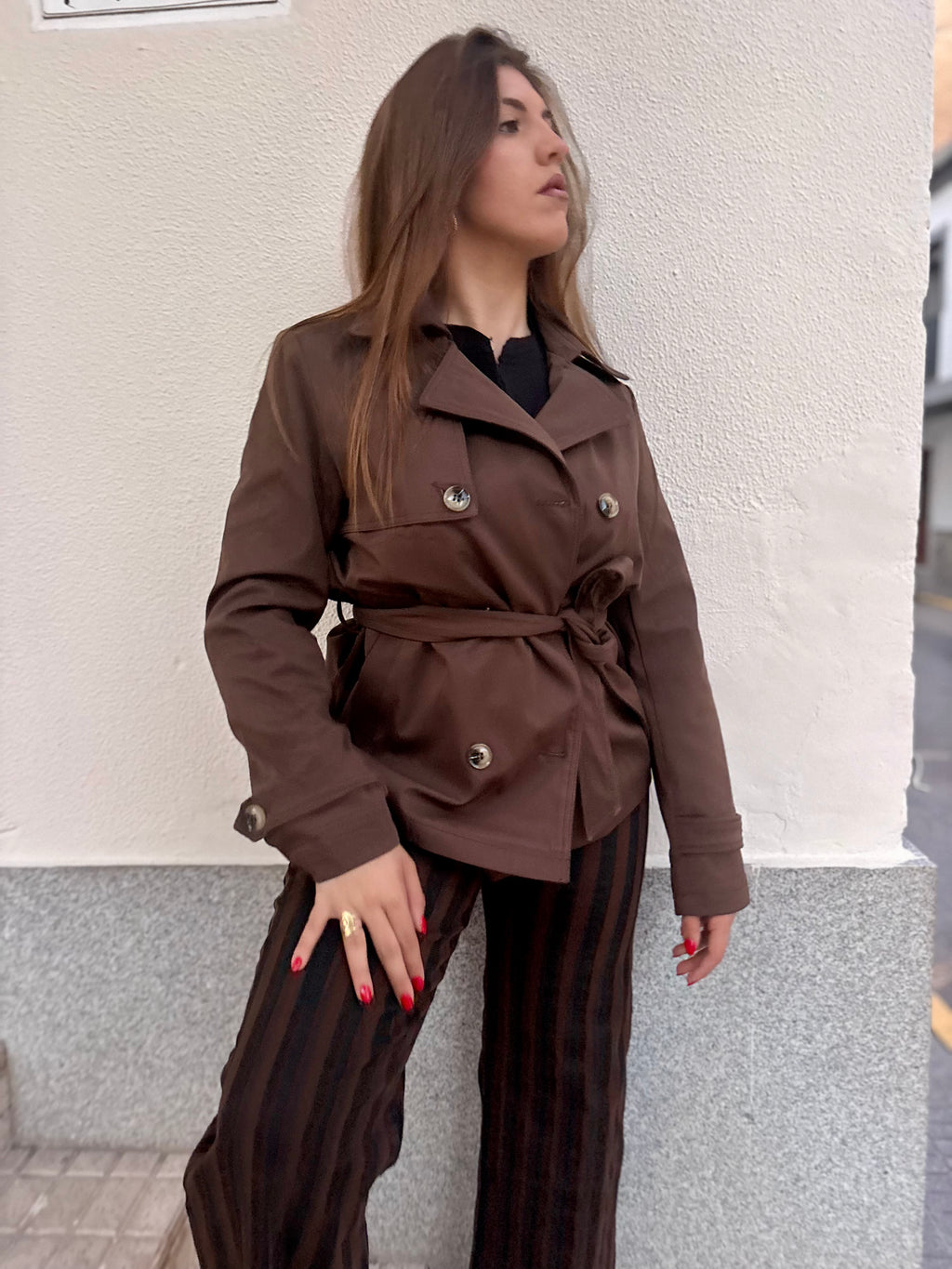 Gabardina Corta Beige con Botones