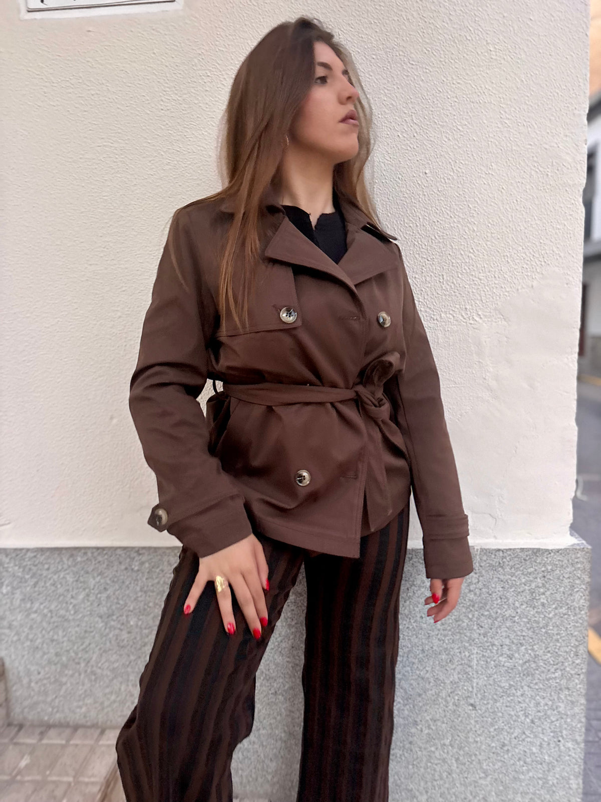 Gabardina Corta Beige con Botones