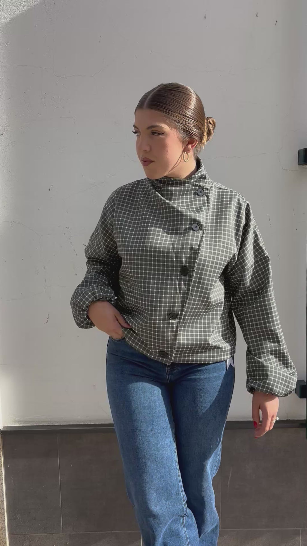 Chaqueta Corta  de Cuadros con Cuello Alto
