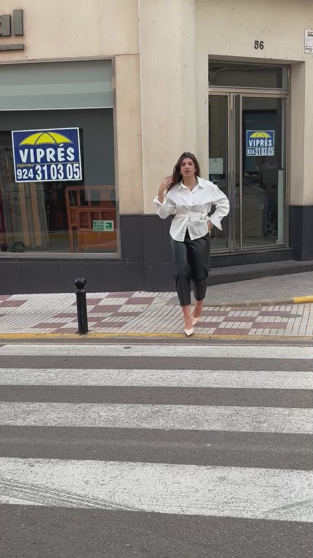 Pantalón Cuero Negro con Cintura Elástica
